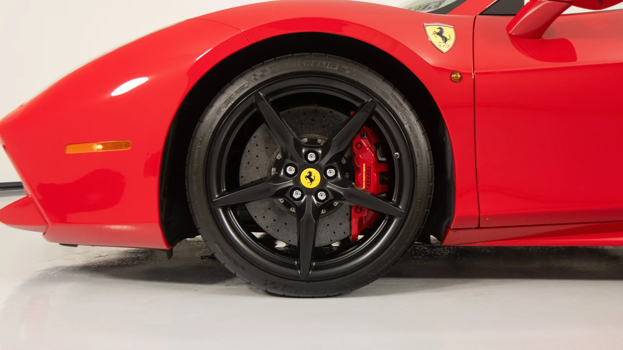 2018 Ferrari 488 Spider - Image 11 of 31