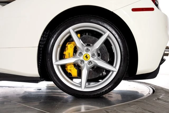 2018 Ferrari 488 Spider - Image 19 of 31