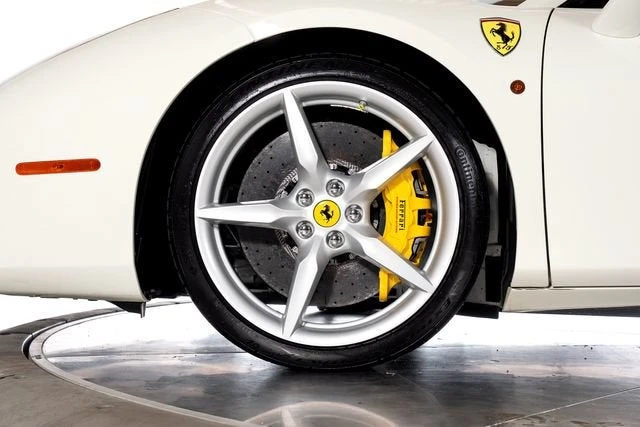 2018 Ferrari 488 Spider - Image 18 of 31