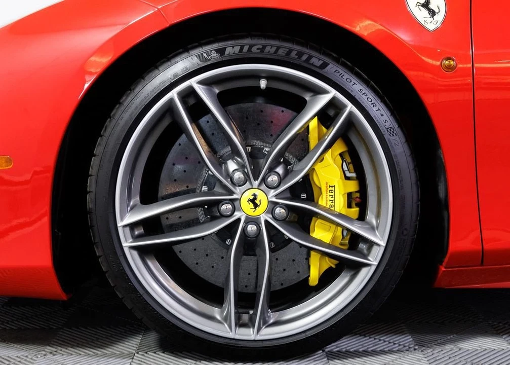 2018 Ferrari 488 Spider - Image 10 of 31