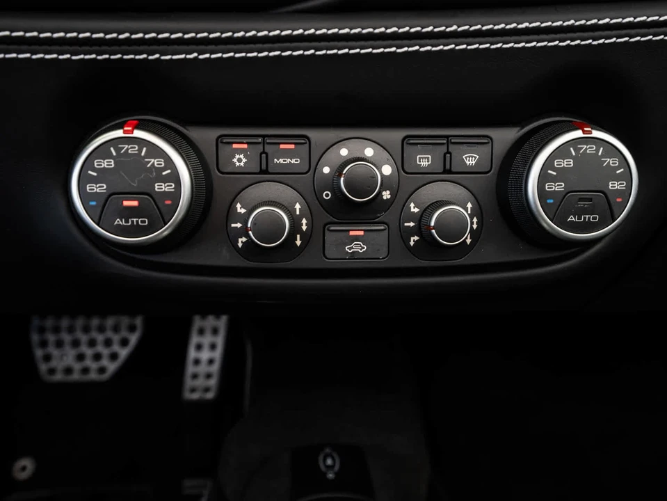 2018 Ferrari 488 Spider - Image 25 of 31