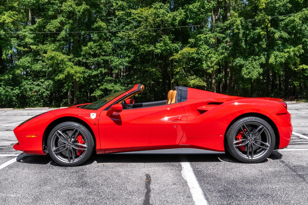 2018 Ferrari 488 Spider - Image 8 of 31