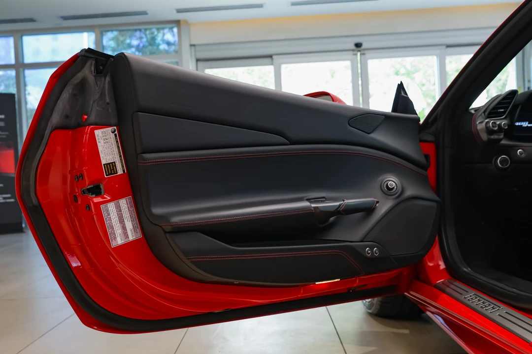 2018 Ferrari 488 Spider - Image 22 of 31