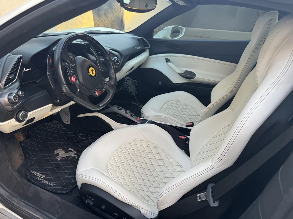 2018 Ferrari 488 Spider - Image 31 of 31