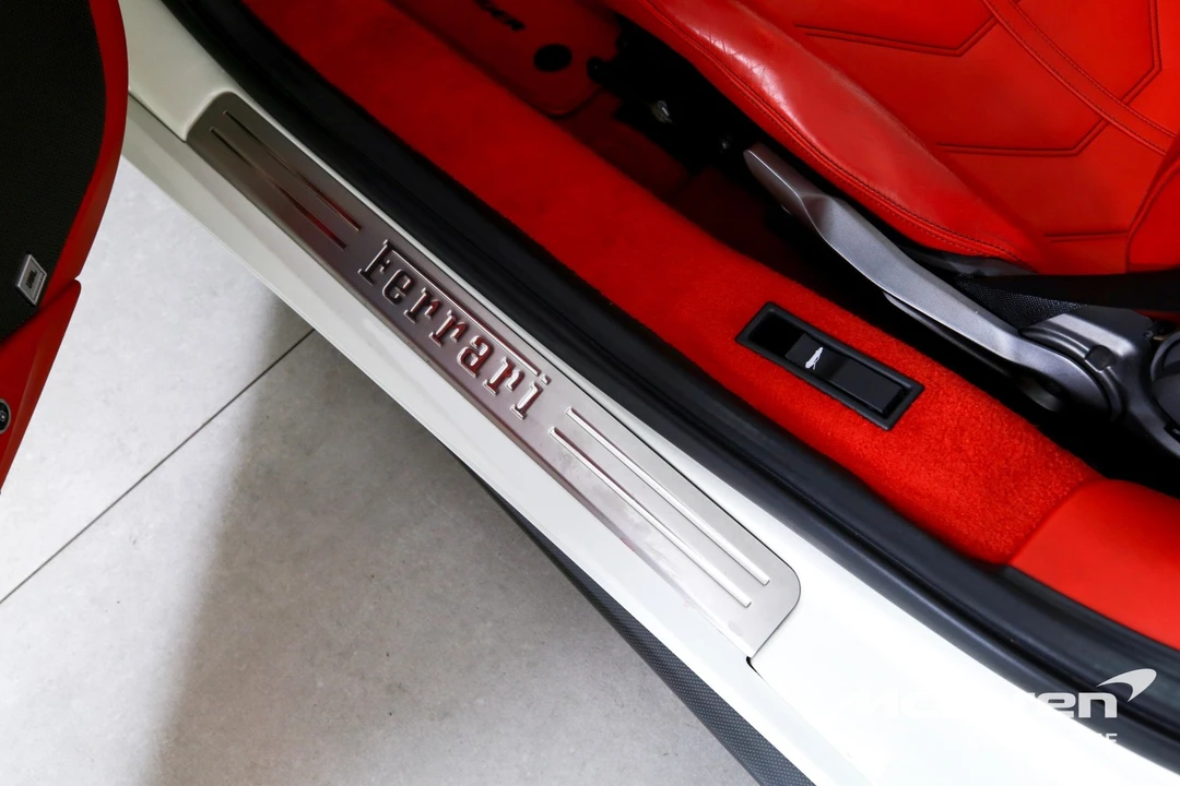 2018 Ferrari 488 - Image 17 of 31