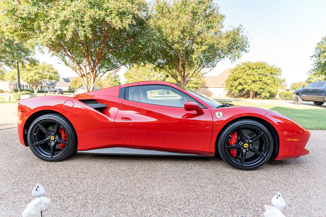 2018 Ferrari 488 Spider - Image 17 of 31