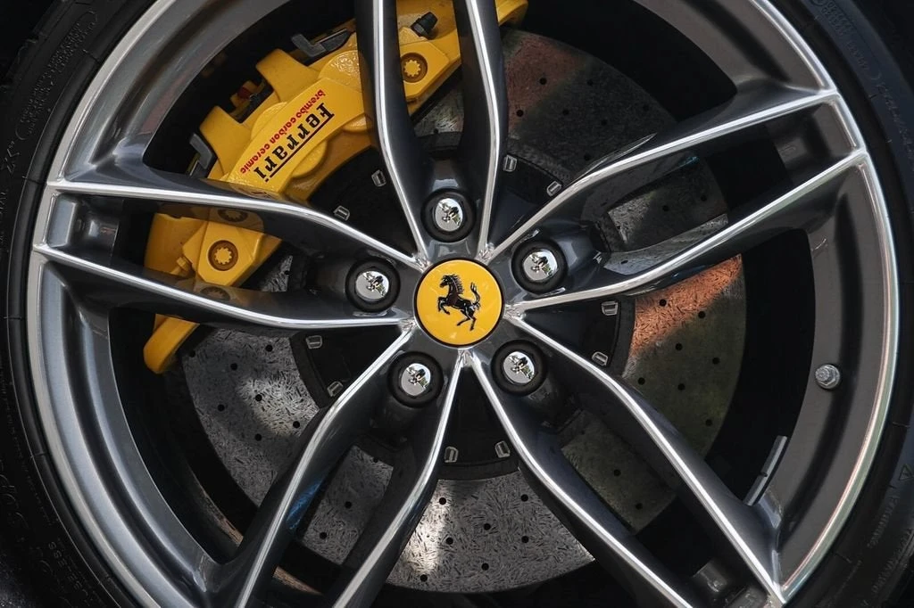 2018 Ferrari 488 Spider - Image 15 of 31