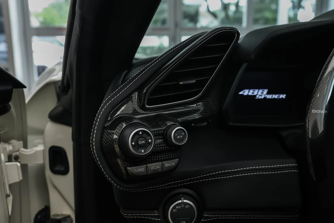 2018 Ferrari 488 Spider - Image 15 of 31