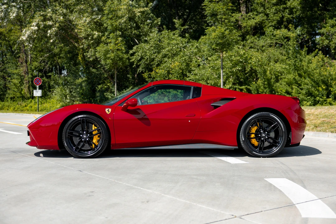2018 Ferrari 488 Spider - Image 7 of 31