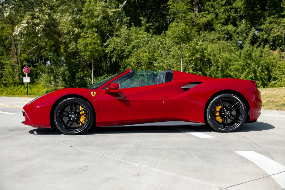 2018 Ferrari 488 Spider - Image 12 of 31