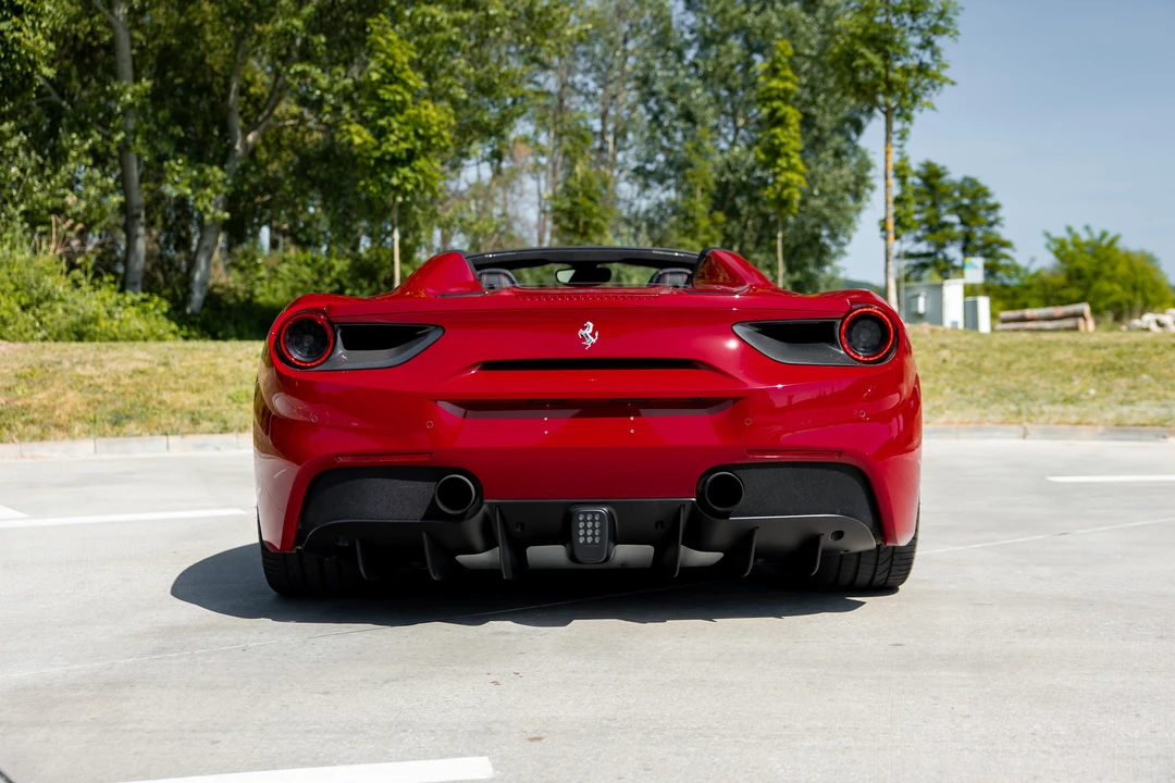 2018 Ferrari 488 Spider - Image 14 of 31