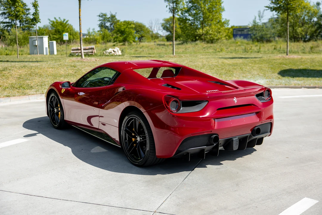2018 Ferrari 488 Spider - Image 22 of 31