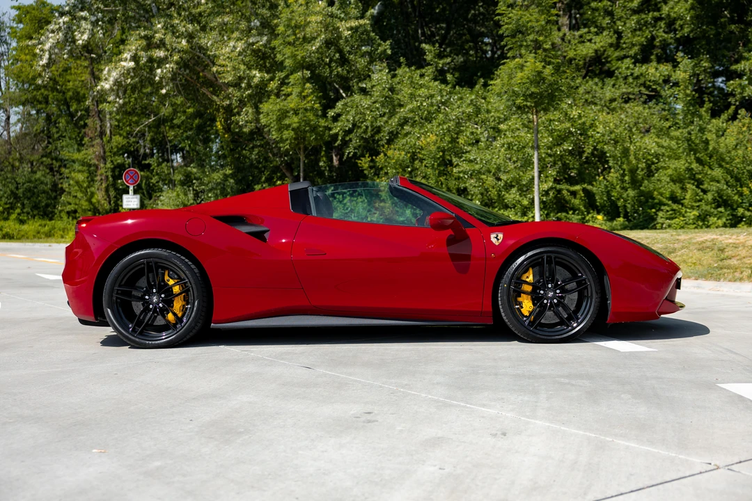2018 Ferrari 488 Spider - Image 23 of 31