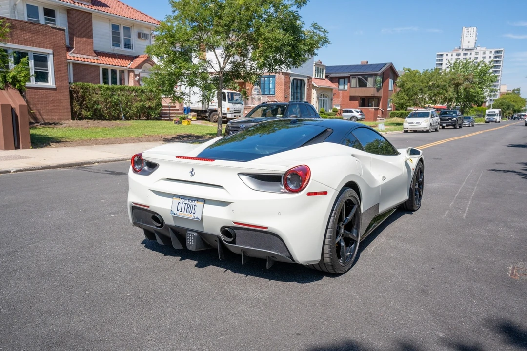 2018 Ferrari 488 - Image 7 of 31