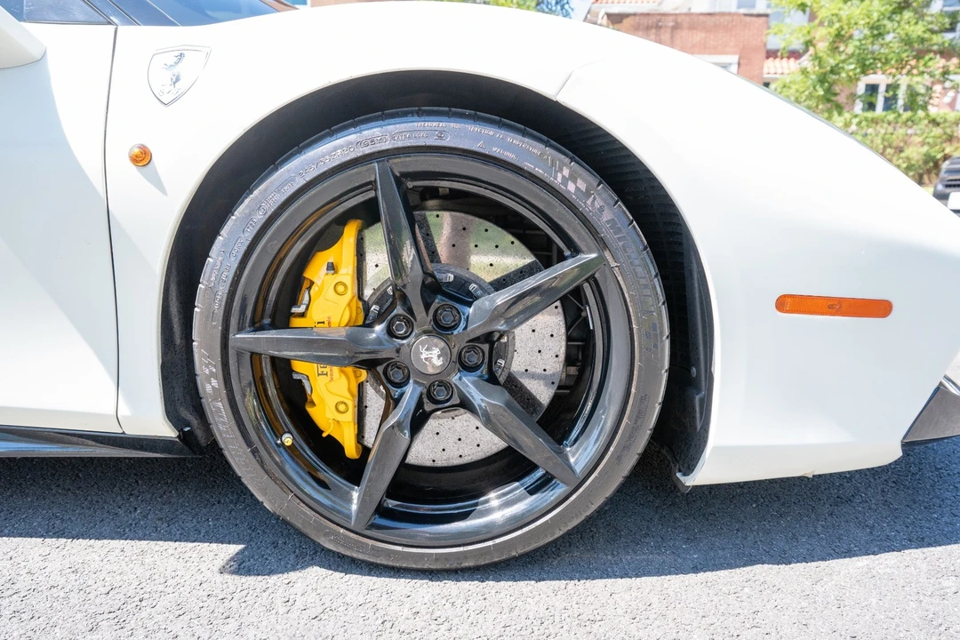 2018 Ferrari 488 - Image 15 of 31