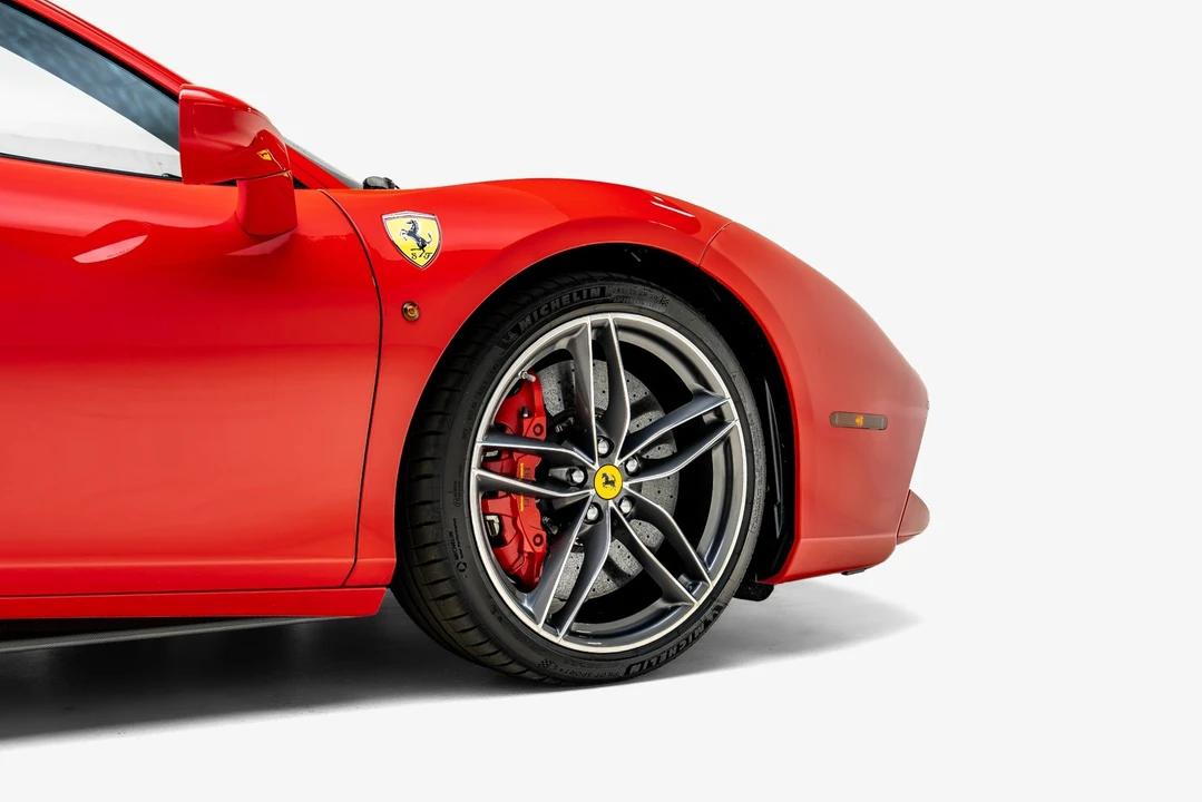 2018 Ferrari 488 - Image 16 of 31