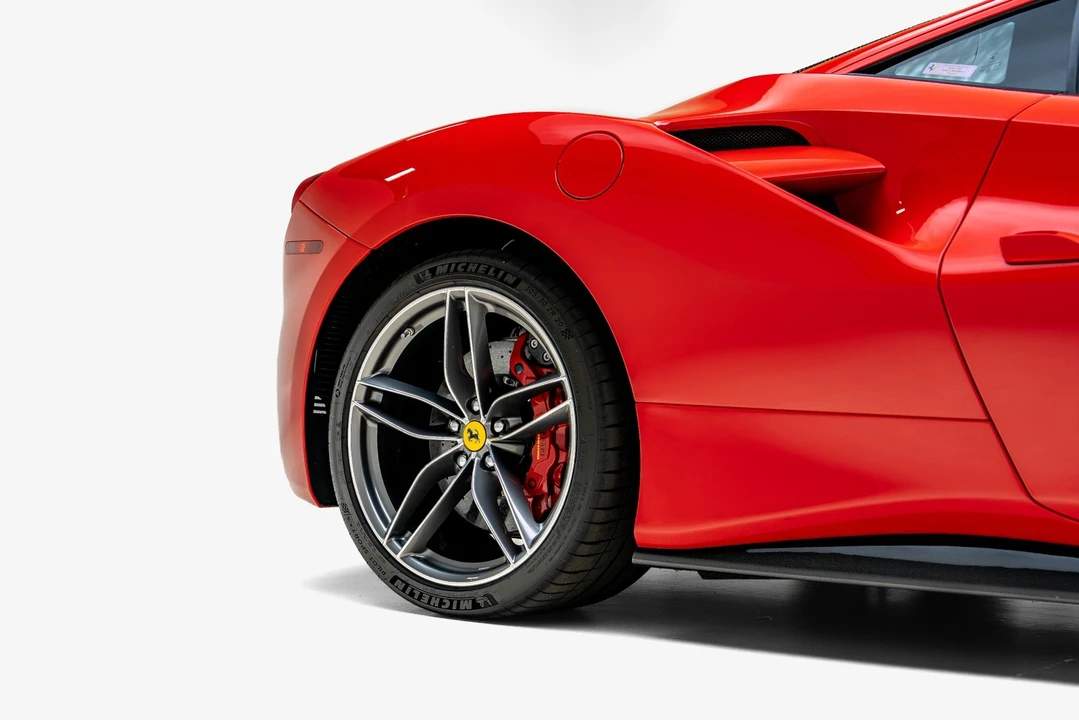 2018 Ferrari 488 - Image 15 of 31