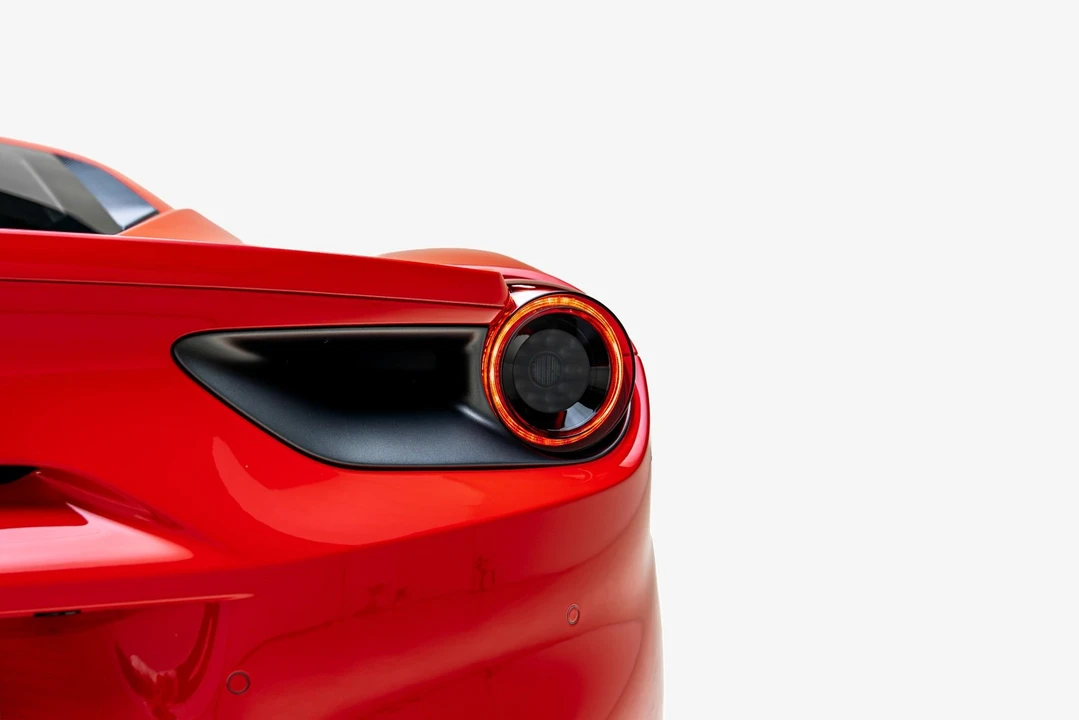 2018 Ferrari 488 - Image 25 of 31