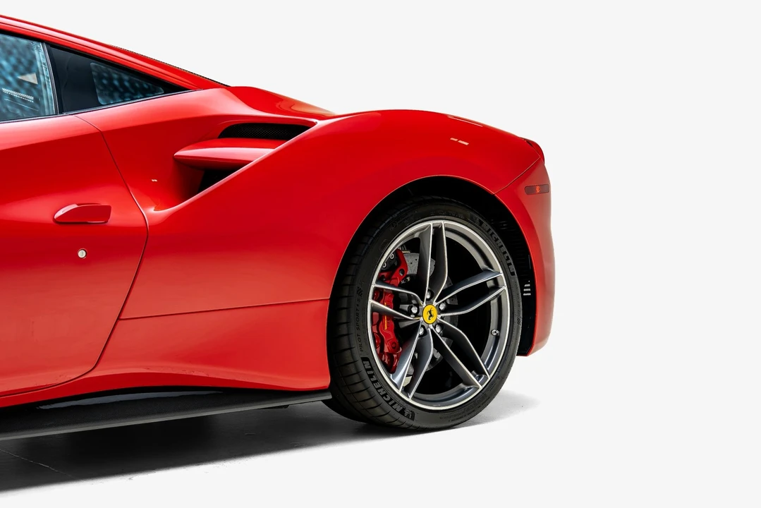 2018 Ferrari 488 - Image 14 of 31