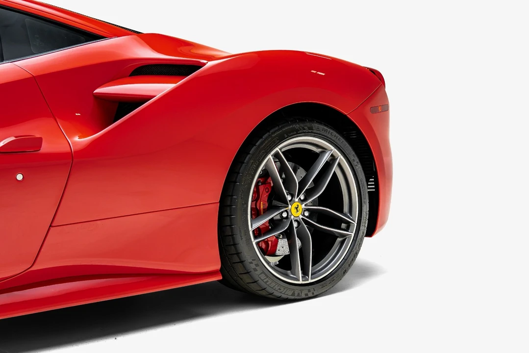 2018 Ferrari 488 - Image 15 of 31