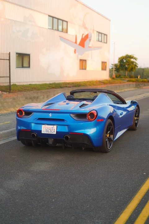 2018 Ferrari 488 - Image 14 of 17