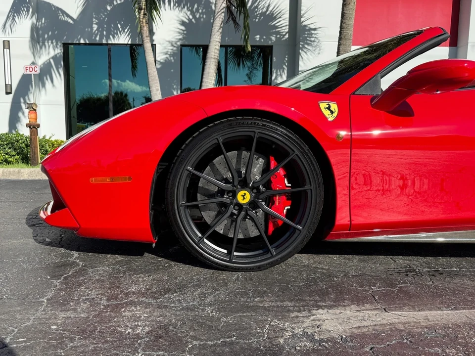 2018 Ferrari 488 - Image 17 of 21