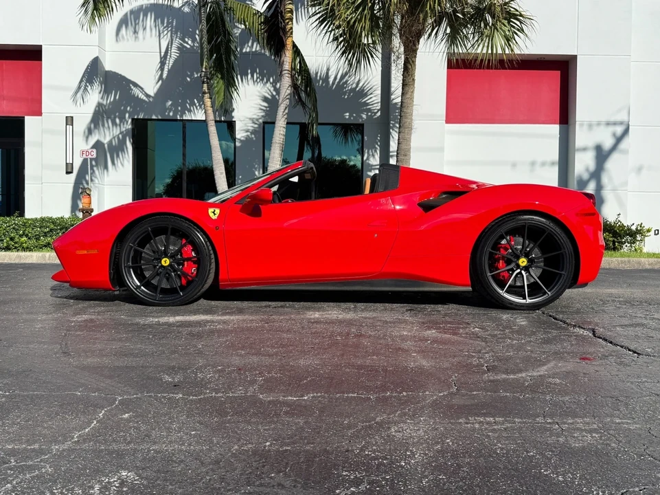 2018 Ferrari 488 - Image 16 of 21