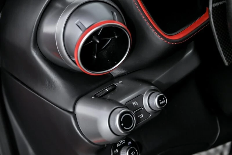 2018 Ferrari 812 Superfast - Image 27 of 31