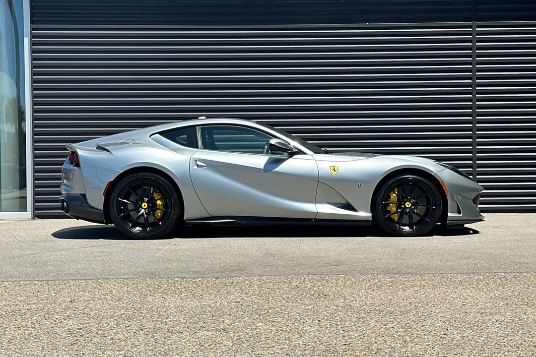 2018 Ferrari 812 Superfast - Image 9 of 31