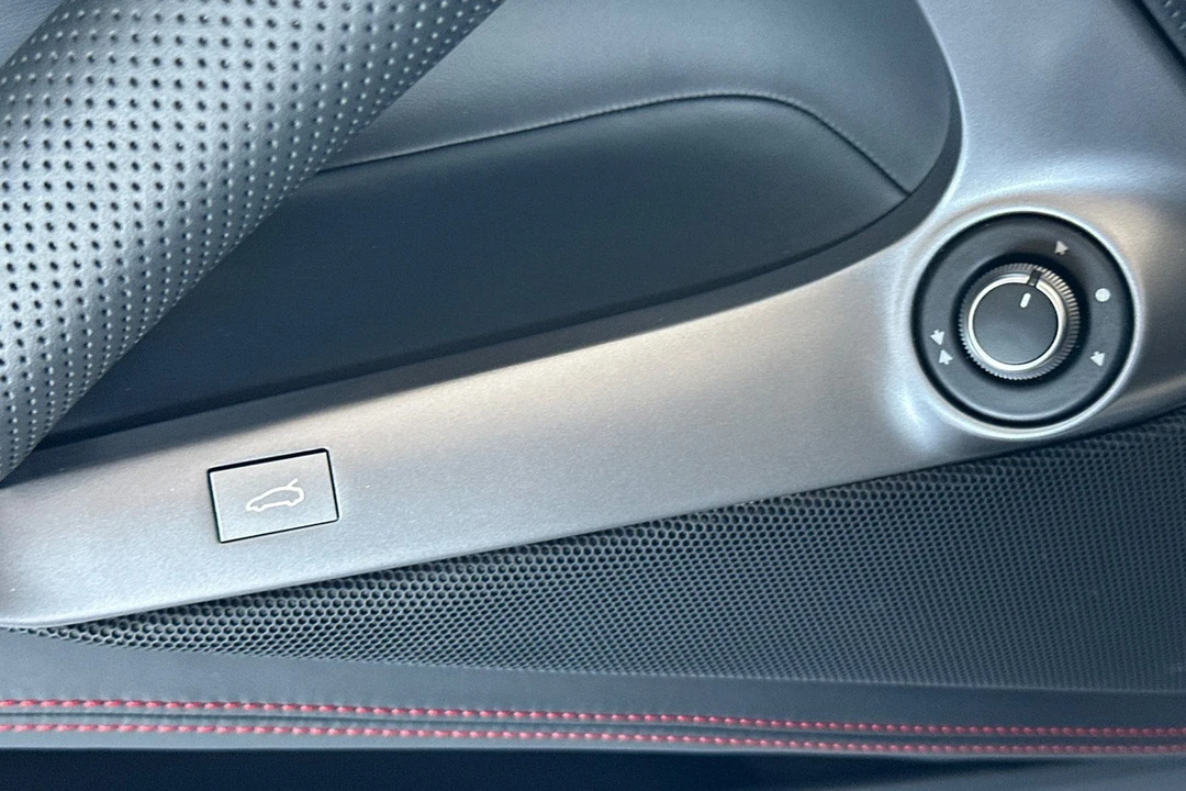 2018 Ferrari 812 Superfast - Image 13 of 31