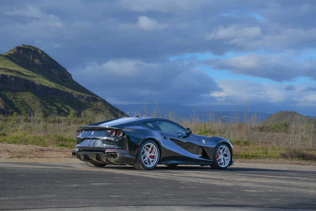 2018 Ferrari 812 Superfast - Image 25 of 31
