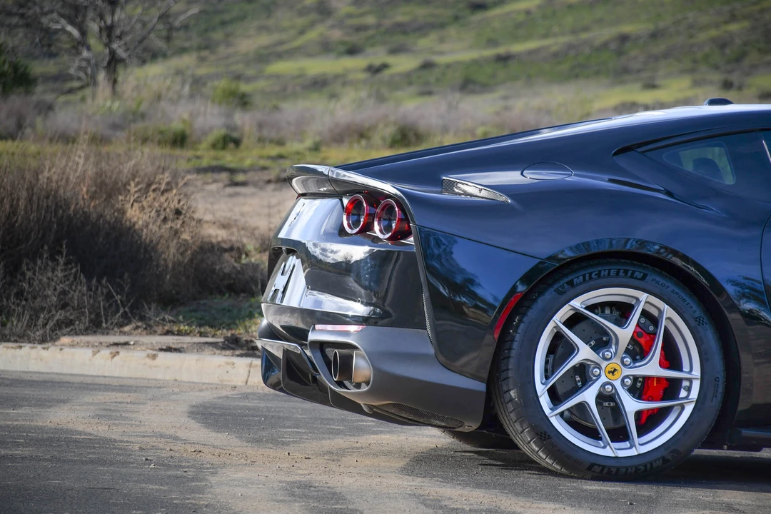 2018 Ferrari 812 Superfast - Image 27 of 31