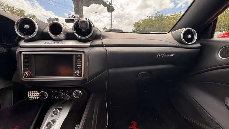 2018 Ferrari California T - Image 16 of 18