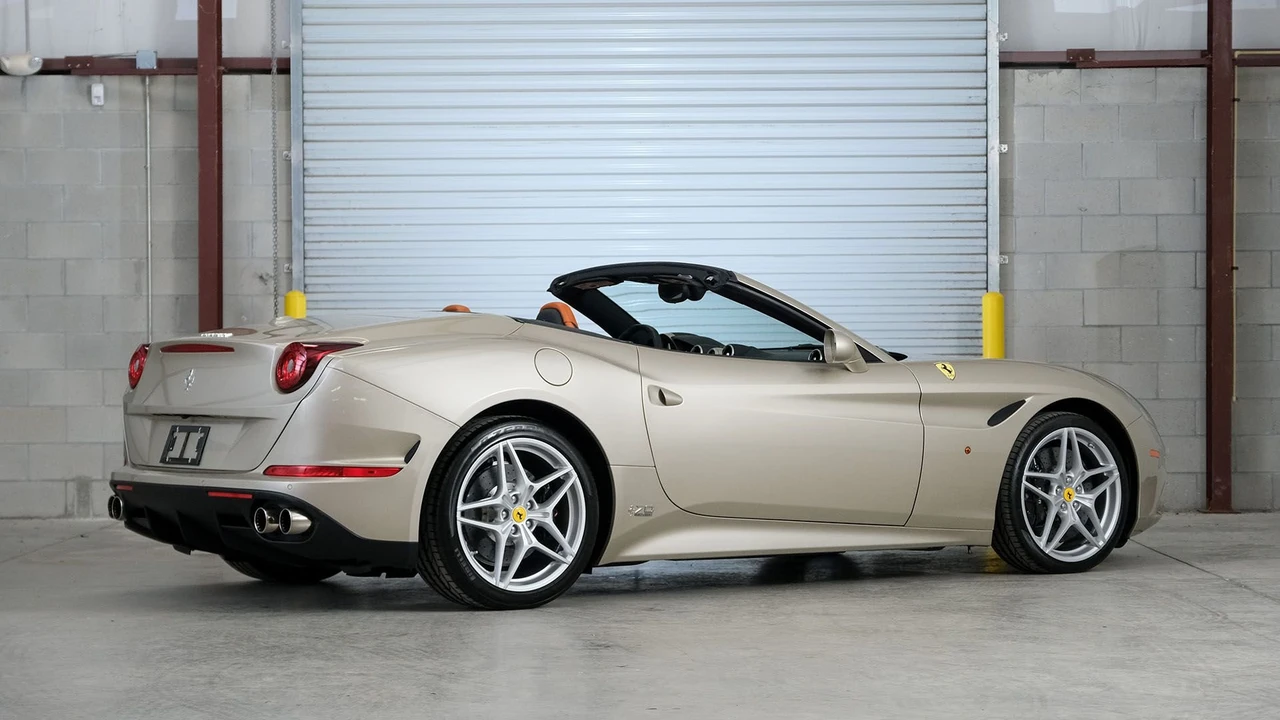 2018 Ferrari California T - Image 2 of 31