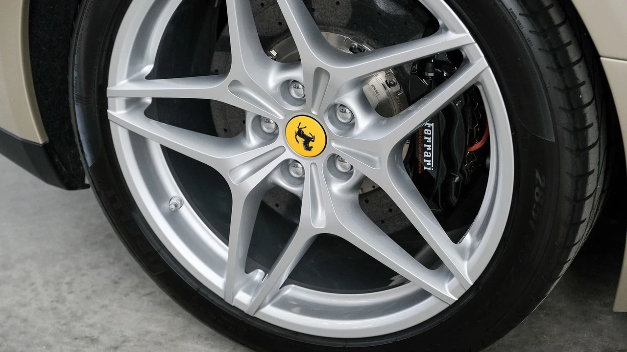 2018 Ferrari California T - Image 29 of 31