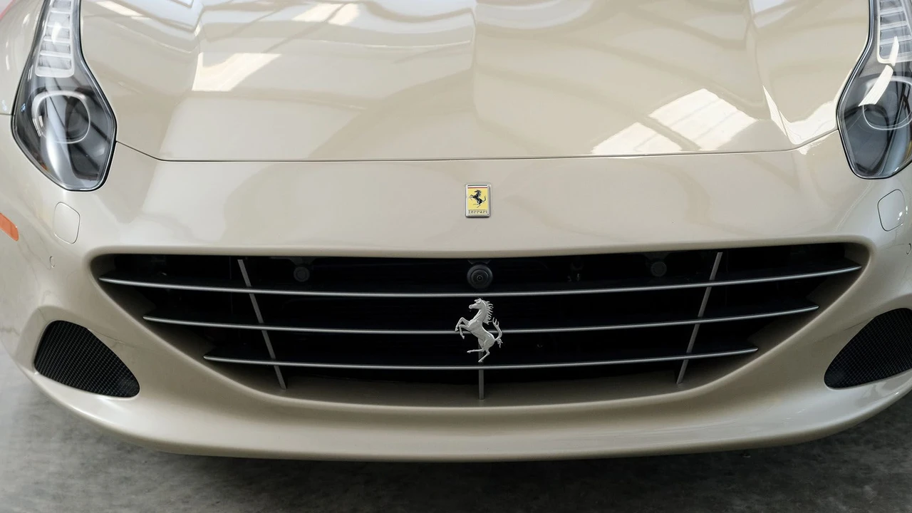 2018 Ferrari California T - Image 18 of 31