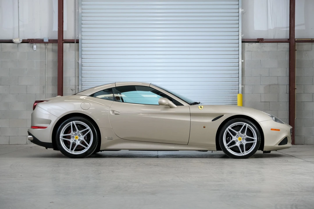 2018 Ferrari California T - Image 16 of 26