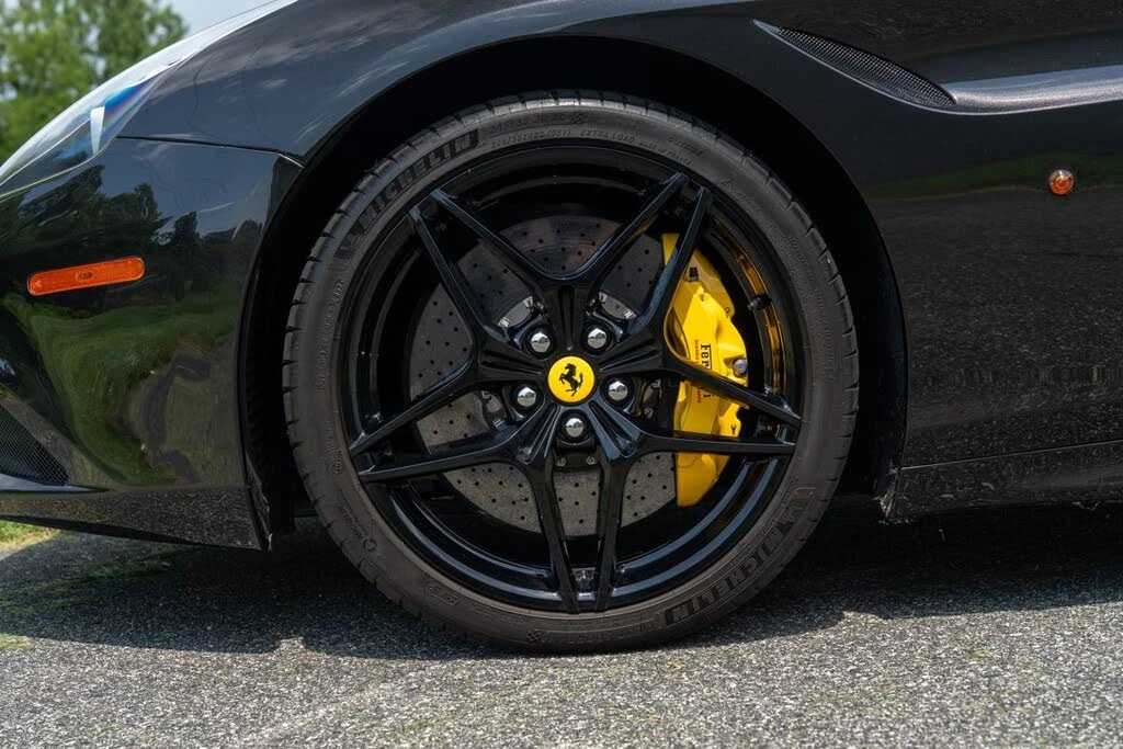 2018 Ferrari California T - Image 10 of 31
