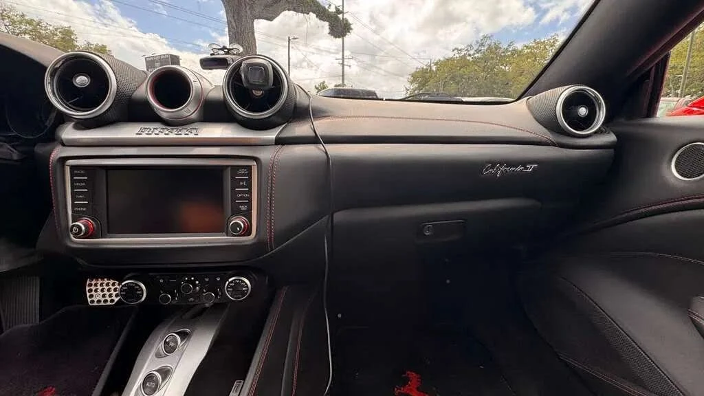 2018 Ferrari California T - Image 16 of 18