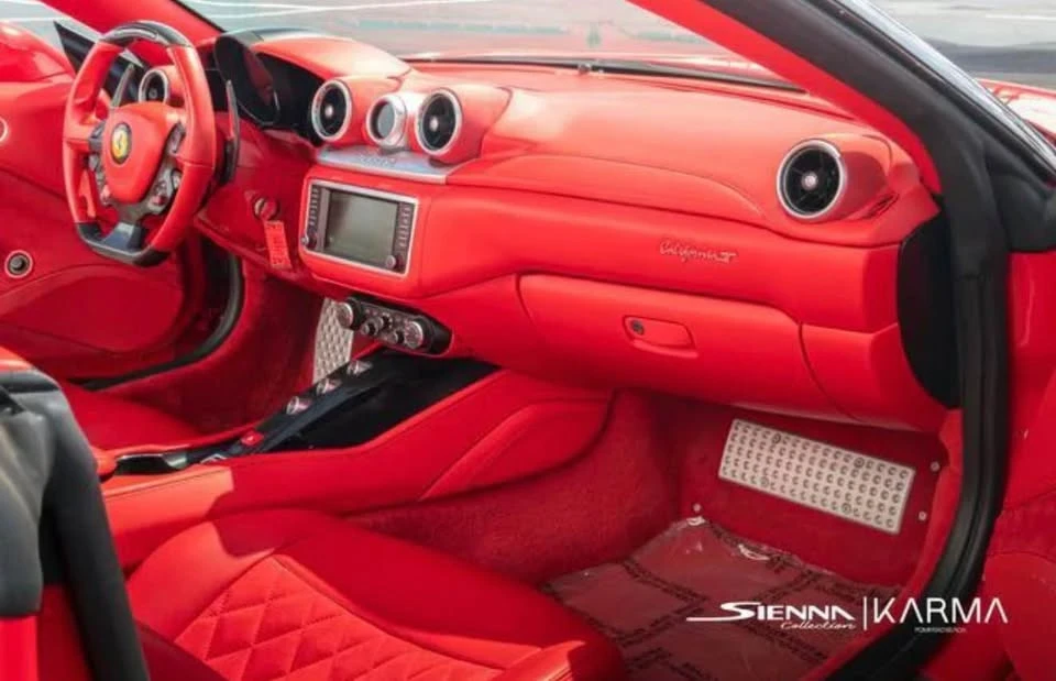 2018 Ferrari California T - Image 16 of 19