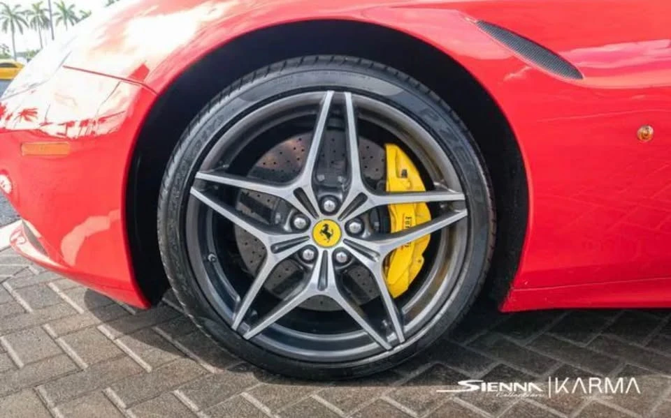 2018 Ferrari California T - Image 14 of 19