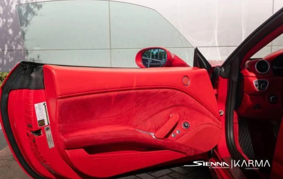 2018 Ferrari California T - Image 17 of 19