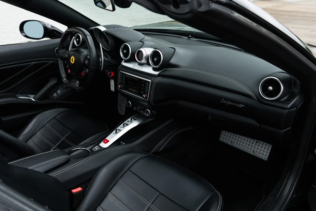 2018 Ferrari California T - Image 16 of 31