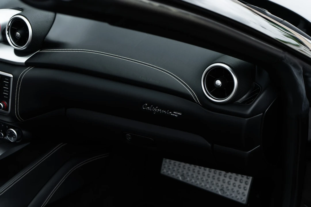 2018 Ferrari California T - Image 25 of 31