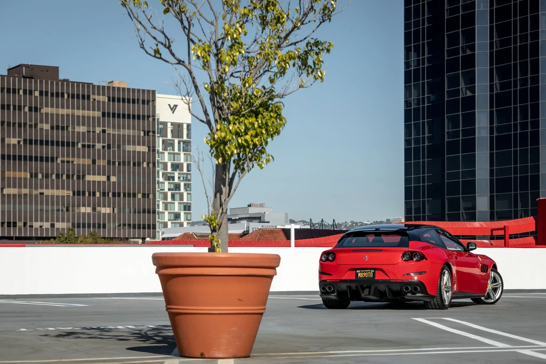 2018 Ferrari GTC4Lusso - Image 26 of 31