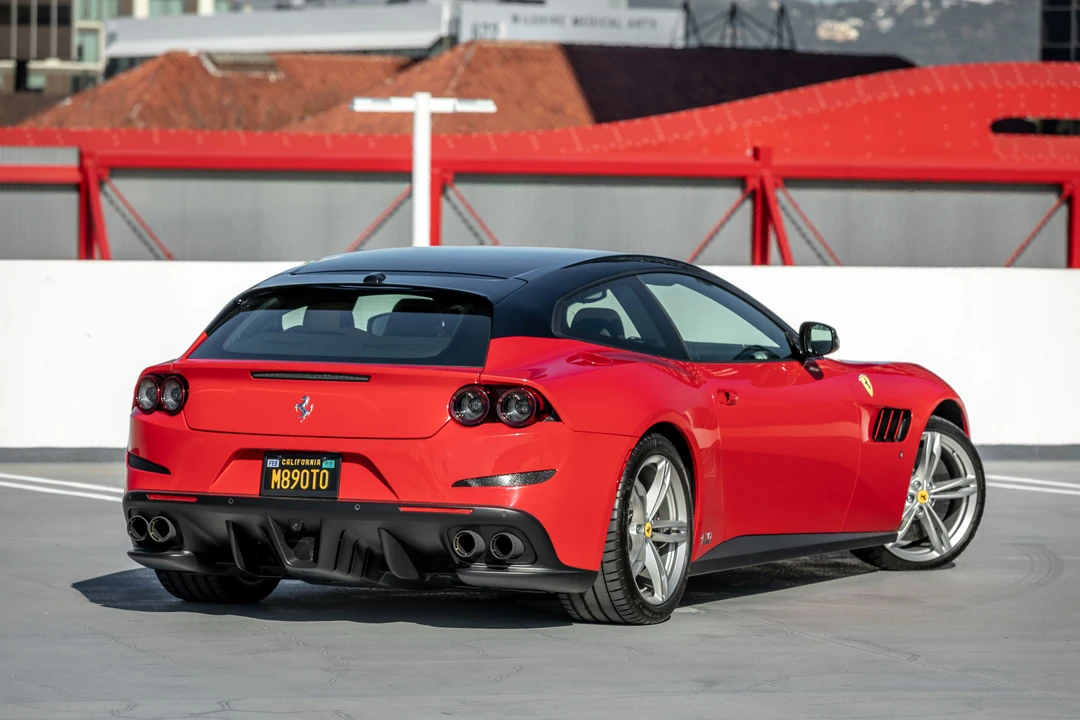 2018 Ferrari GTC4Lusso - Image 28 of 31