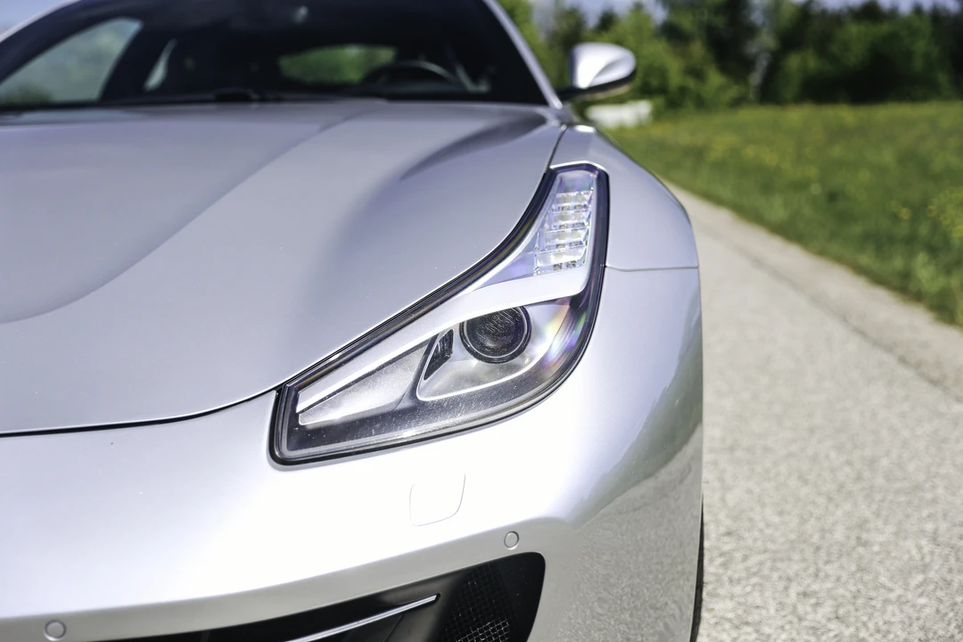 2018 Ferrari GTC4Lusso - Image 14 of 31