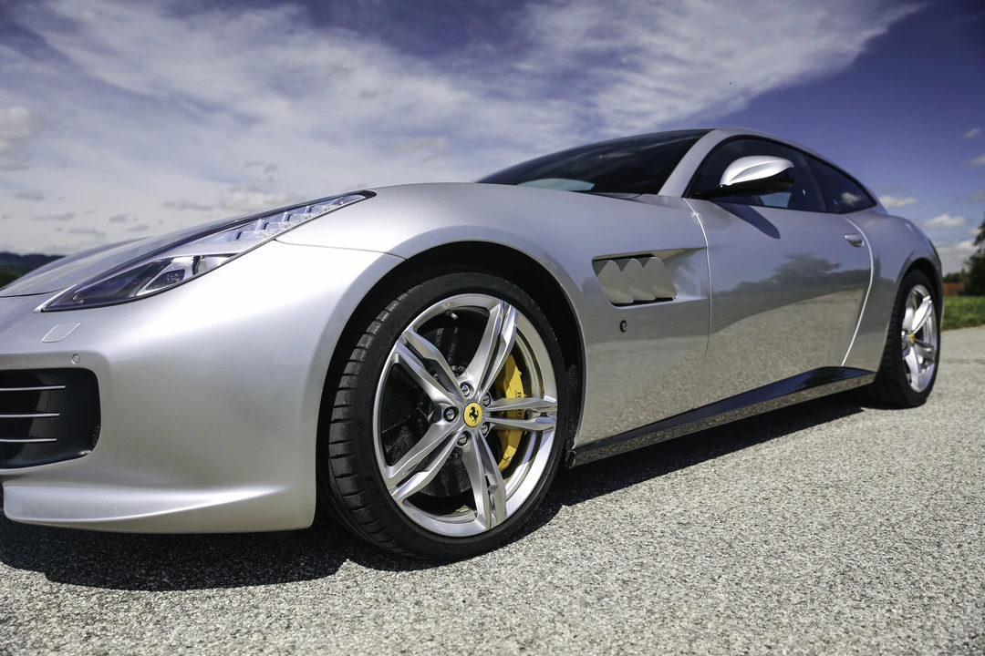 2018 Ferrari GTC4Lusso - Image 30 of 31