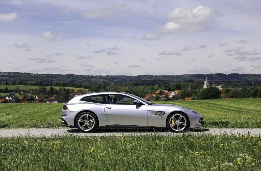 2018 Ferrari GTC4Lusso - Image 8 of 31