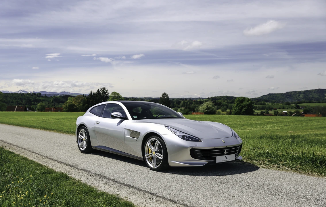 2018 Ferrari GTC4Lusso - Image 9 of 31